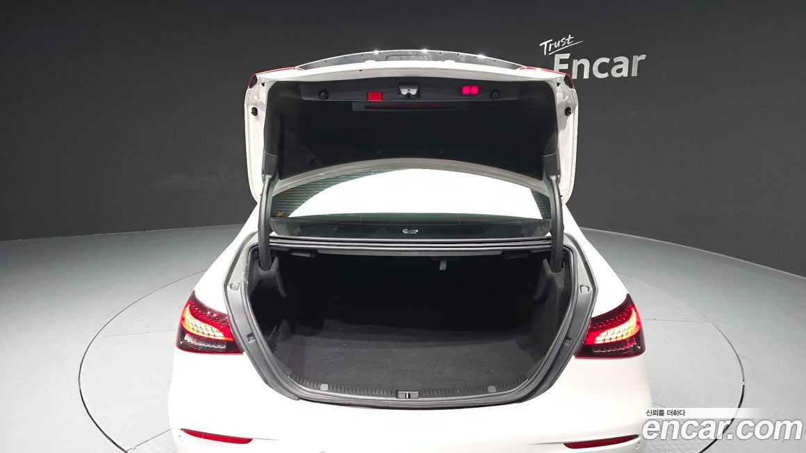 Mercedes-Benz E-Class 2022