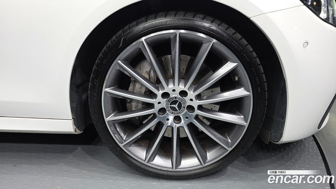 Mercedes-Benz E-Class 2022