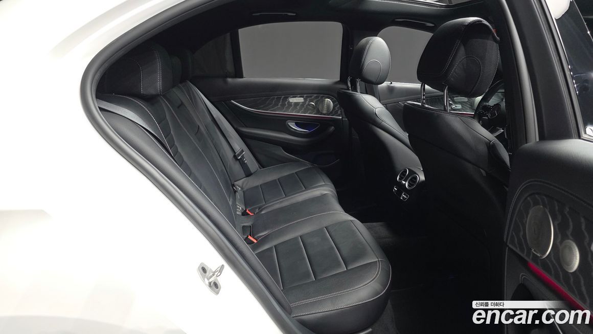Mercedes-Benz E-Class 2022