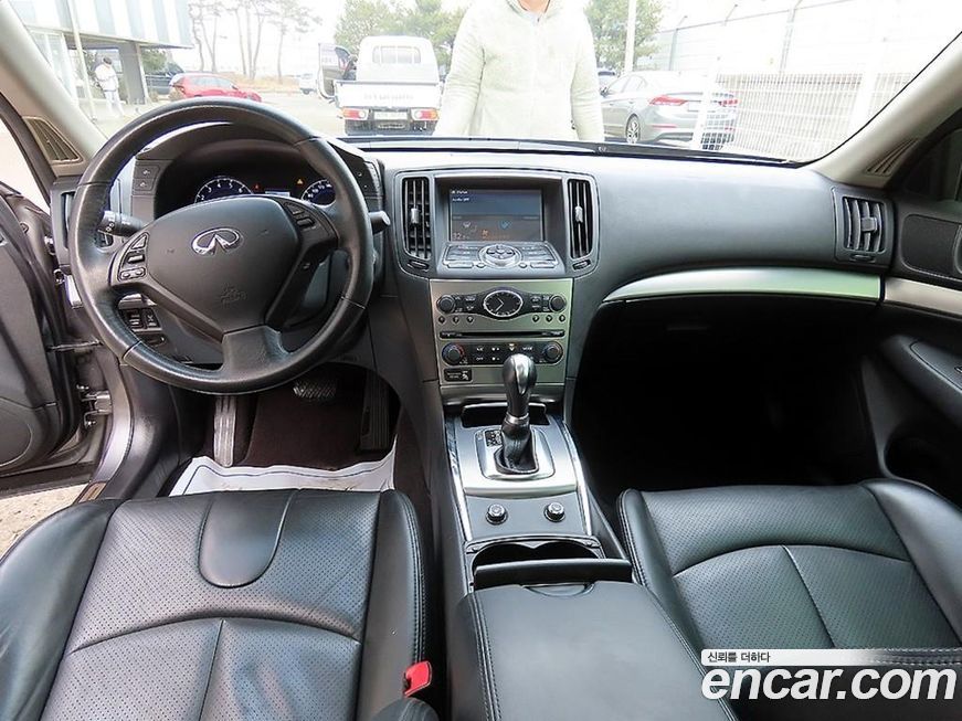 Infiniti G 2011