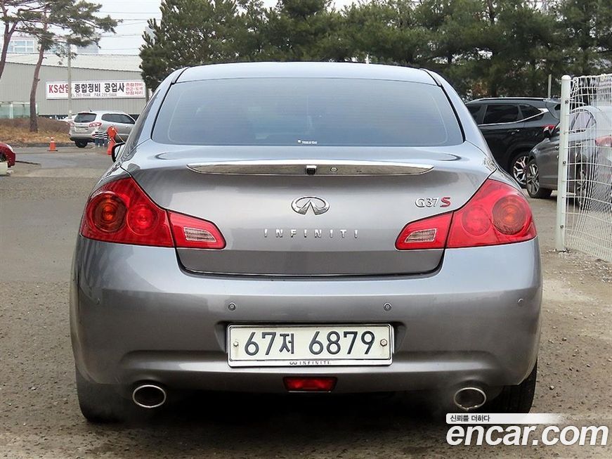 Infiniti G 2011