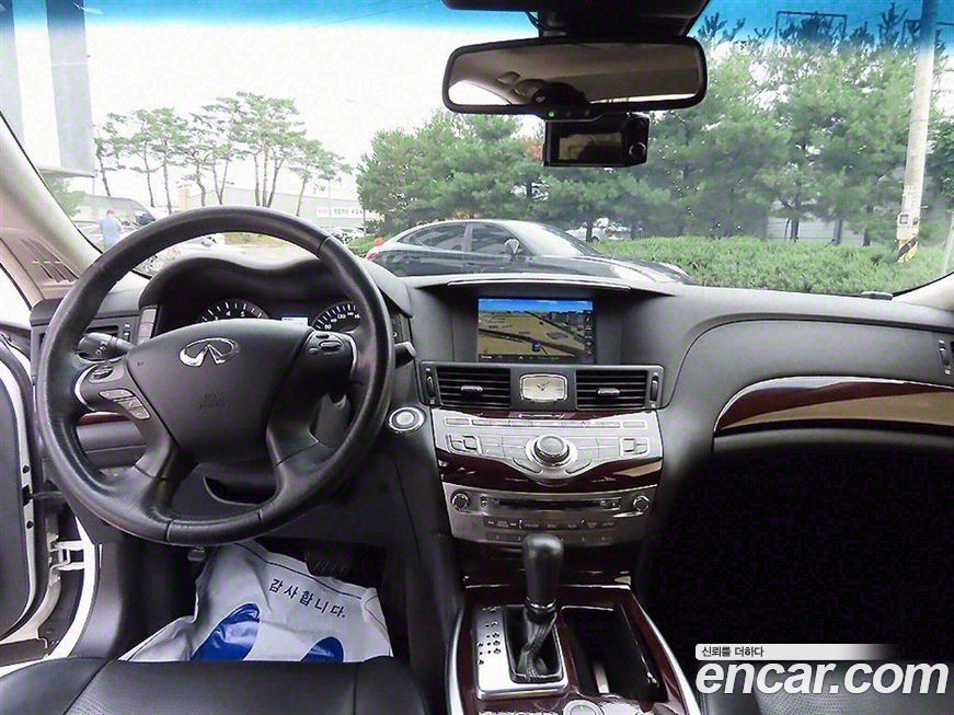 Infiniti Q70 2015