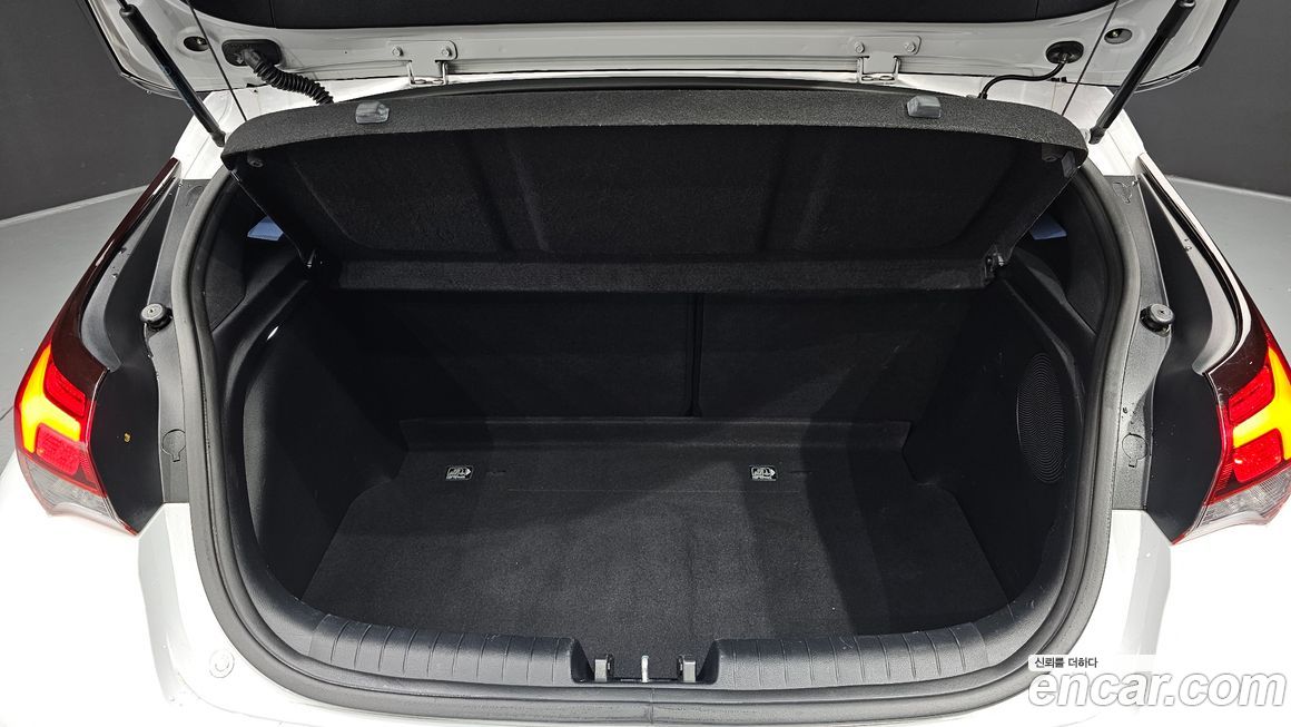 Hyundai Veloster 2021