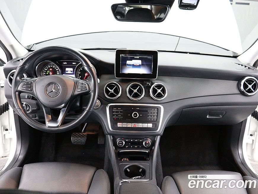 Mercedes-Benz GLA-Class 2019