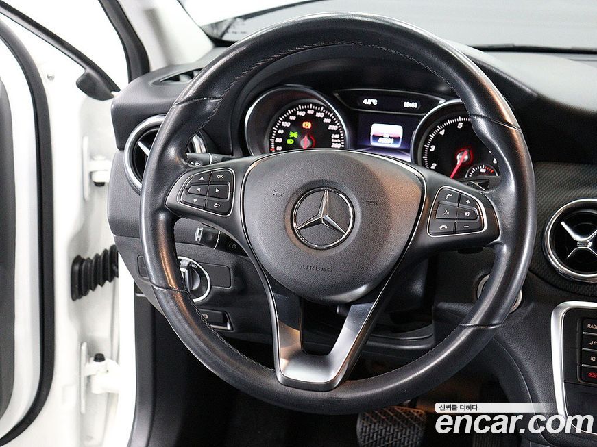 Mercedes-Benz GLA-Class 2019