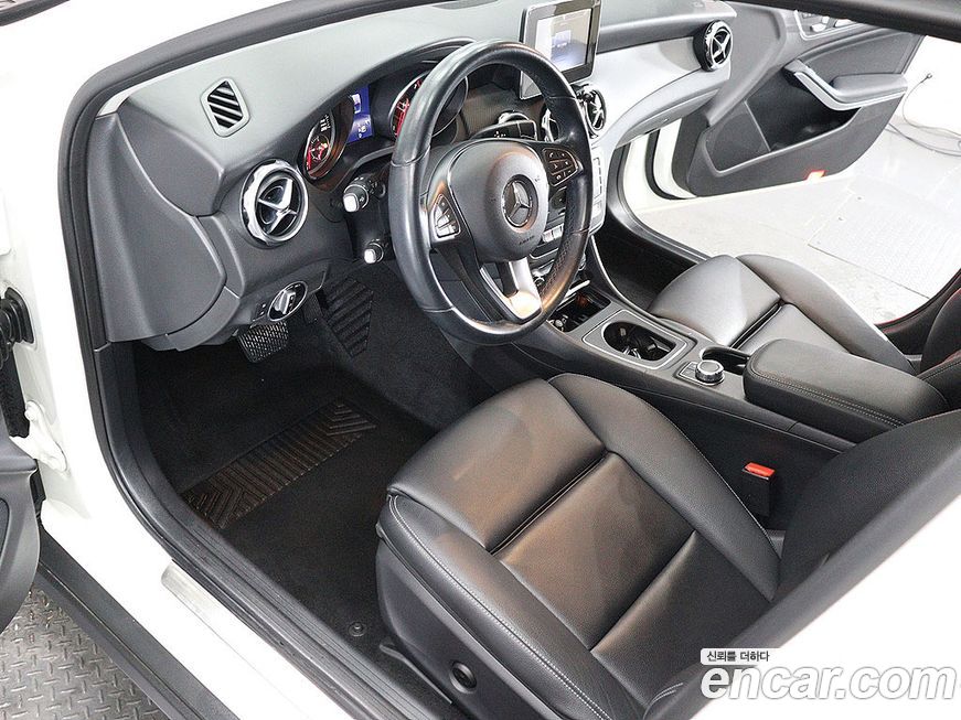 Mercedes-Benz GLA-Class 2019