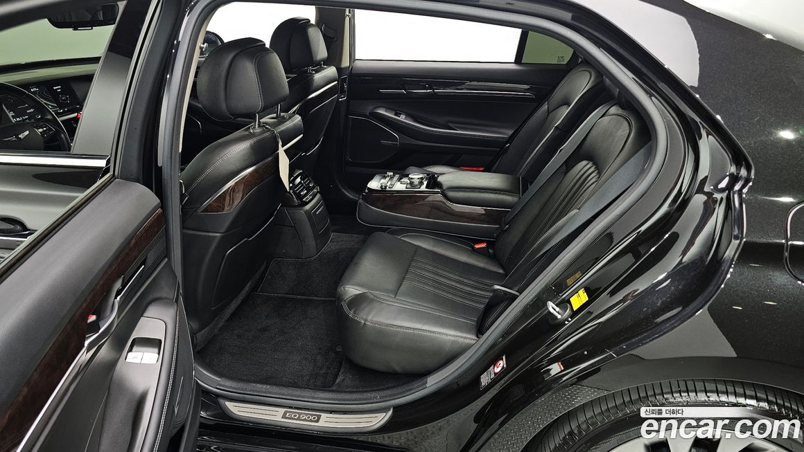 Genesis EQ900 2018