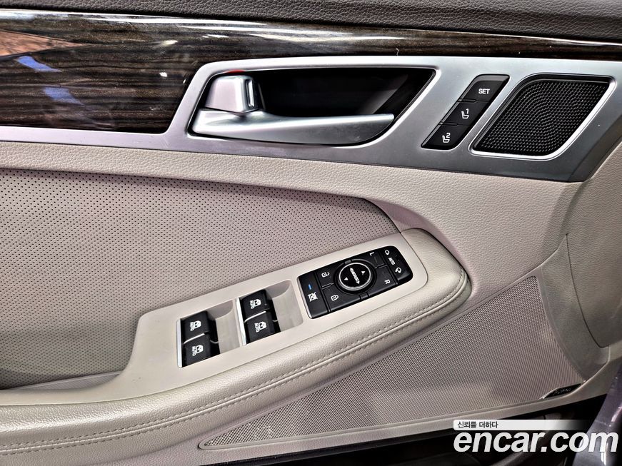 Hyundai Genesis 2016