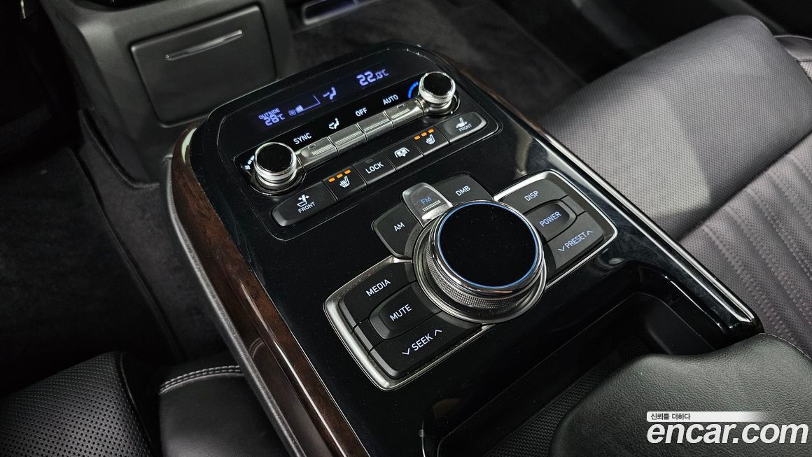 Genesis EQ900 2018