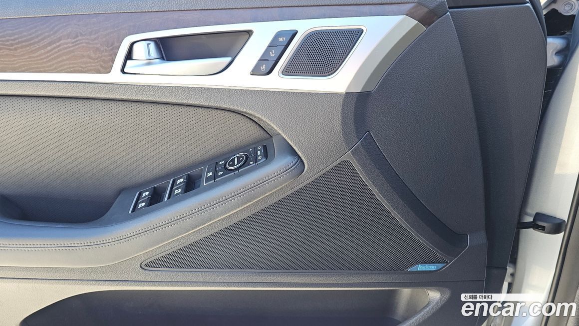 Hyundai Genesis 2014