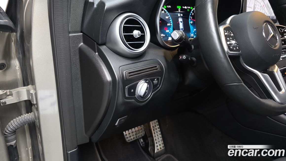 Mercedes-Benz GLC-Class 2021