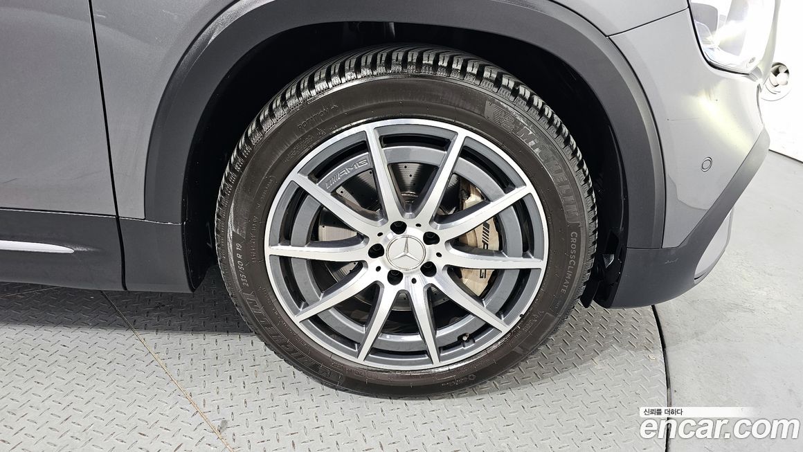 Mercedes-Benz GLB-Class 2021