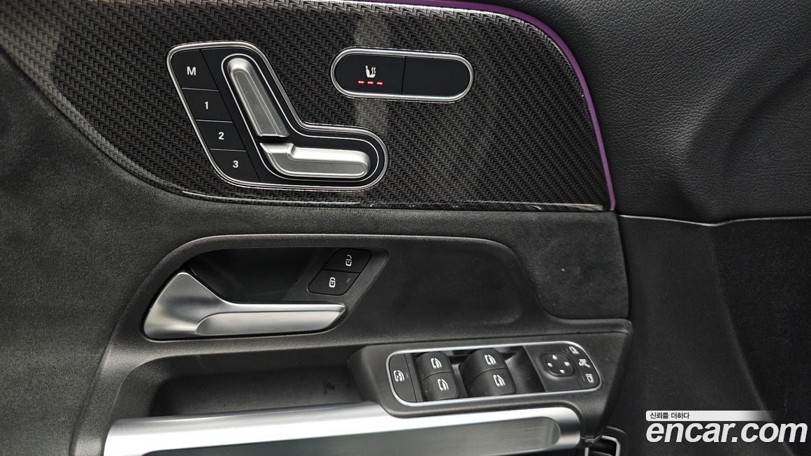 Mercedes-Benz GLB-Class 2021