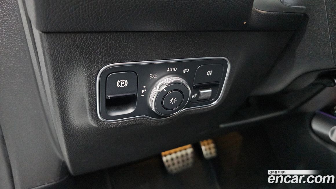 Mercedes-Benz GLB-Class 2021