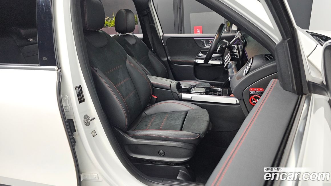 Mercedes-Benz GLB-Class 2021