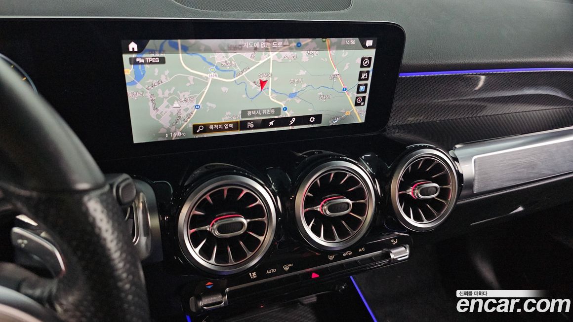 Mercedes-Benz GLB-Class 2021