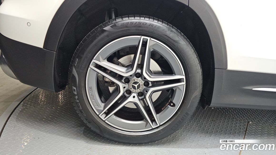 Mercedes-Benz GLB-Class 2021