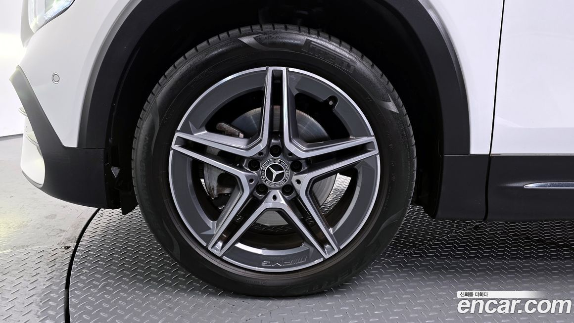 Mercedes-Benz GLB-Class 2021