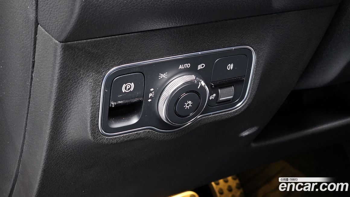 Mercedes-Benz GLB-Class 2021