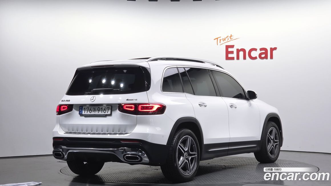 Mercedes-Benz GLB-Class 2021