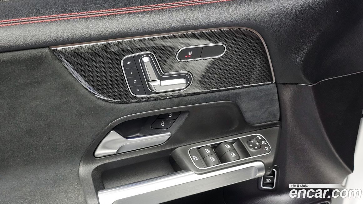 Mercedes-Benz GLB-Class 2021