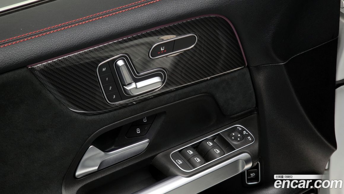 Mercedes-Benz GLB-Class 2021