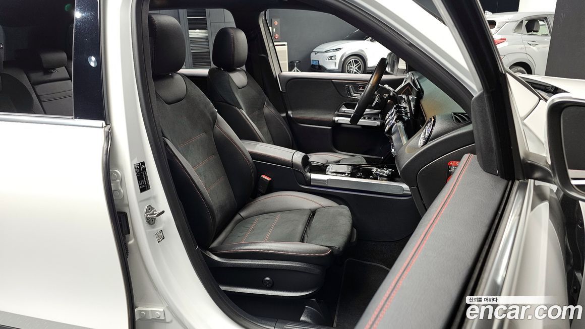 Mercedes-Benz GLB-Class 2021