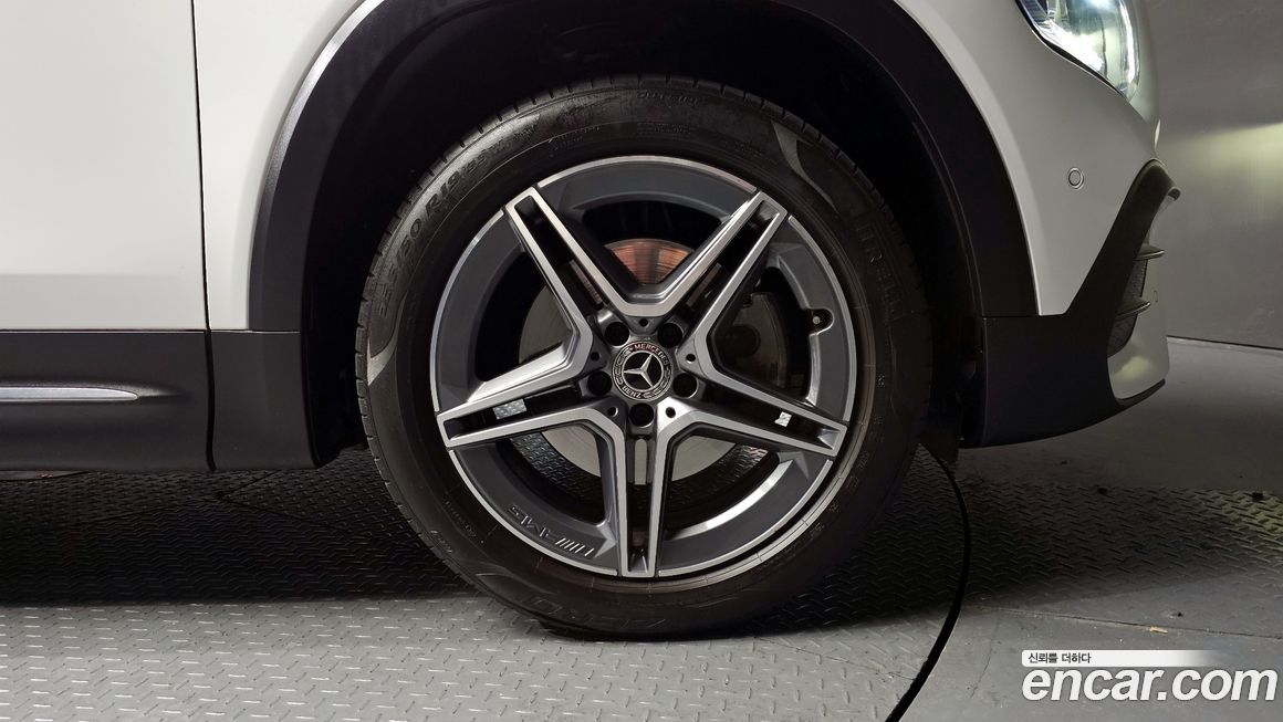 Mercedes-Benz GLB-Class 2021