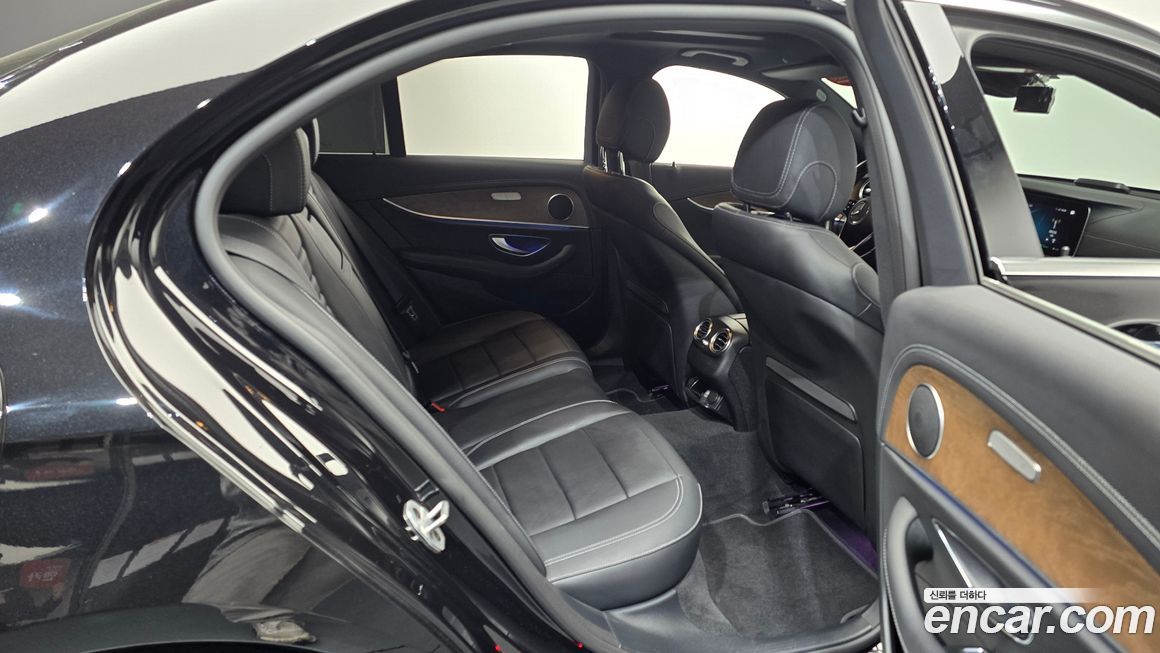 Mercedes-Benz E-Class 2021