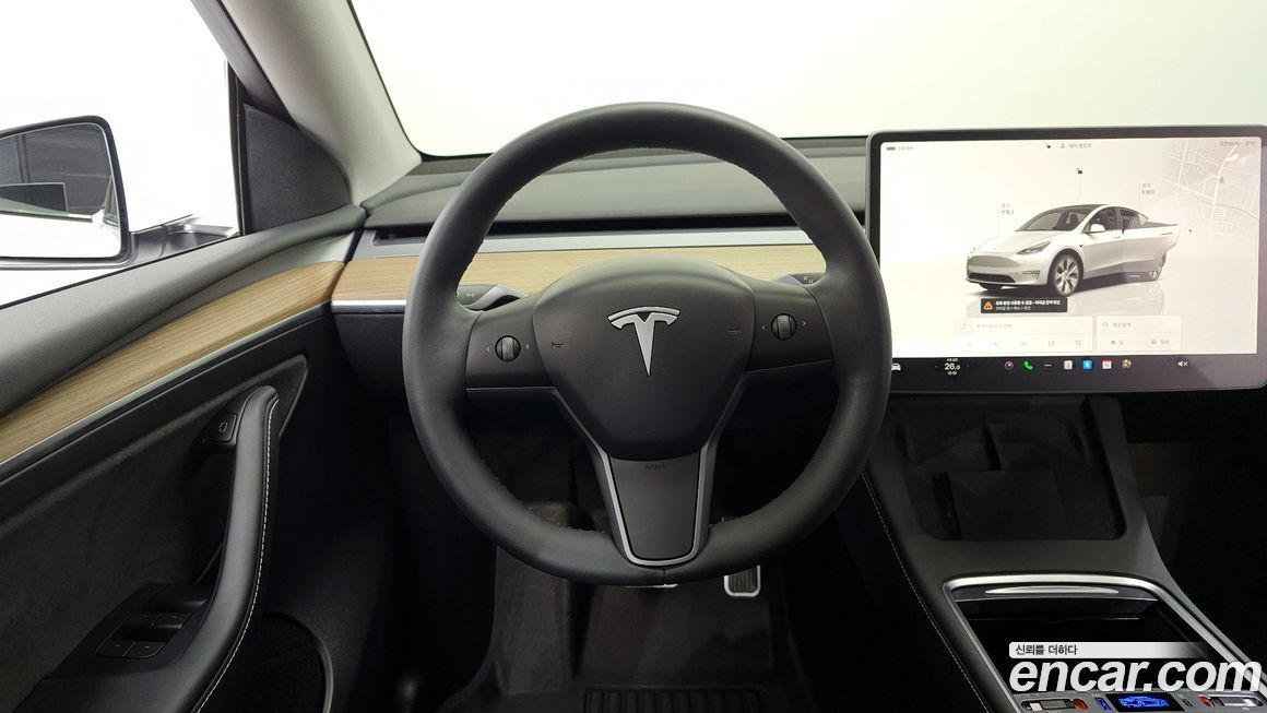 Tesla Model Y 2024