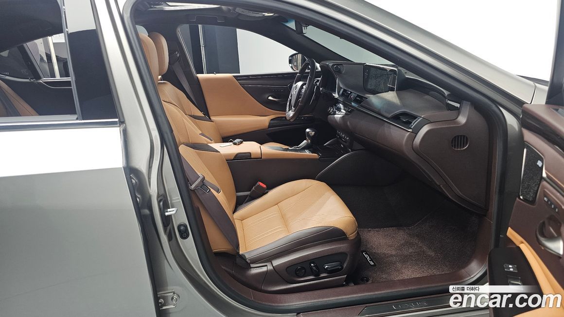 Lexus ES 2021