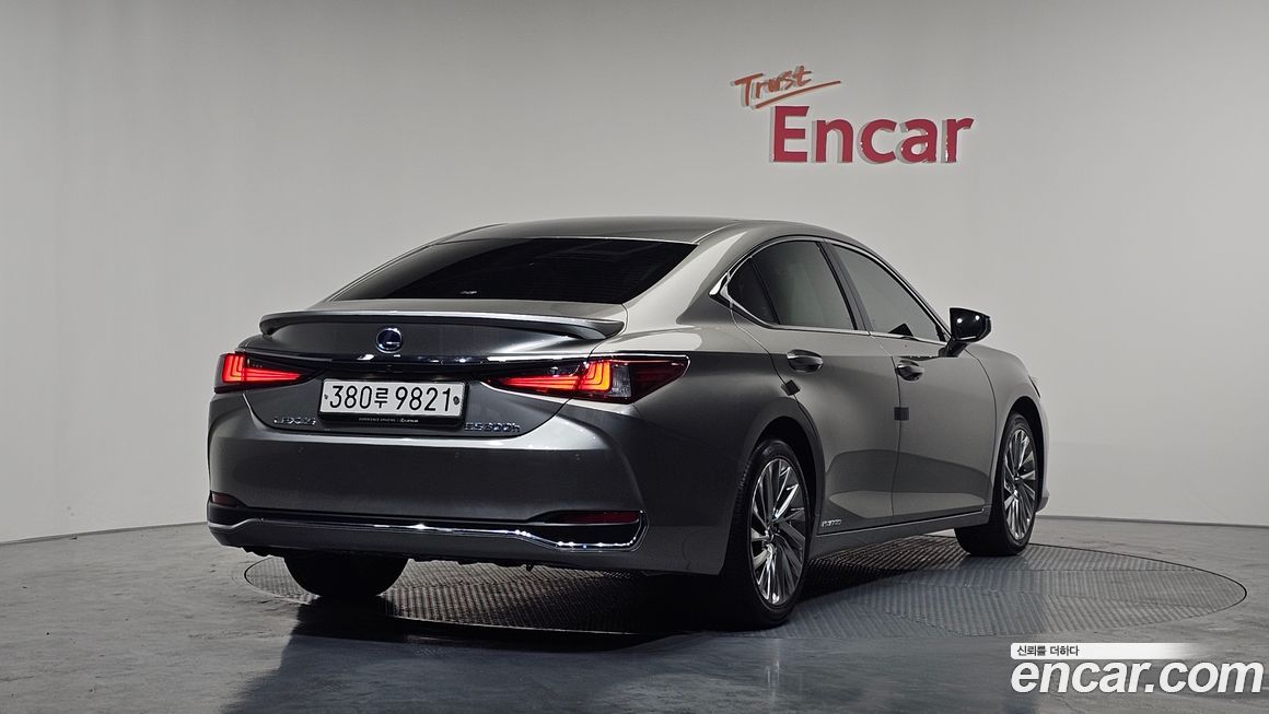 Lexus ES 2021