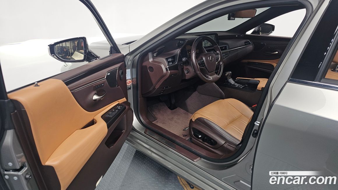 Lexus ES 2021