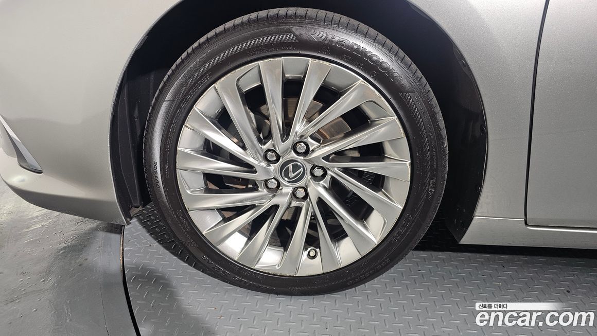 Lexus ES 2021