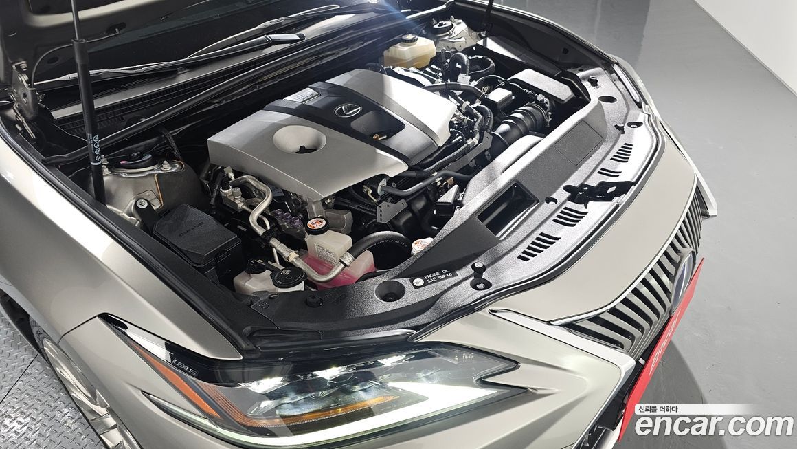 Lexus ES 2021