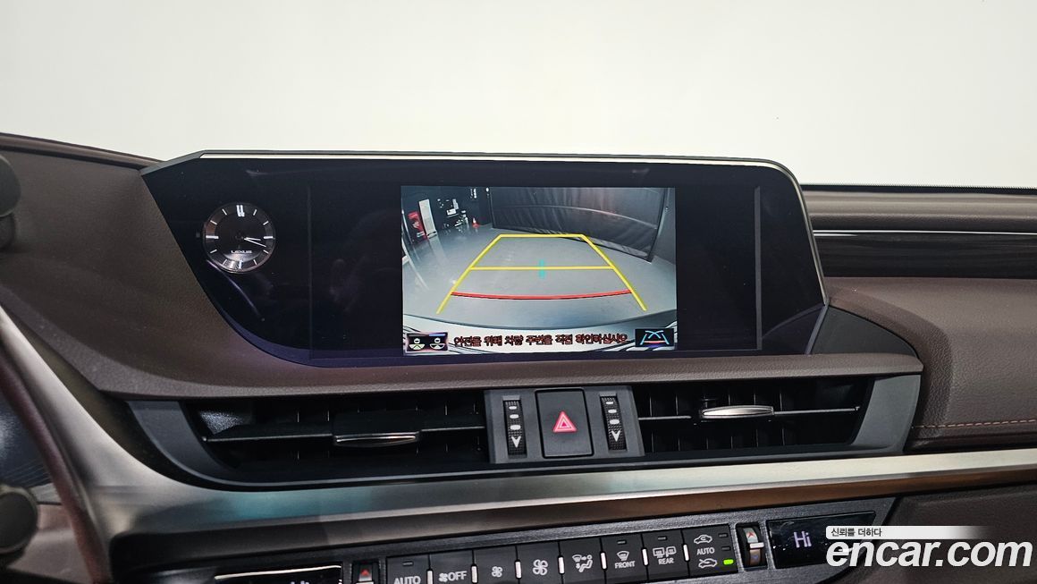 Lexus ES 2021