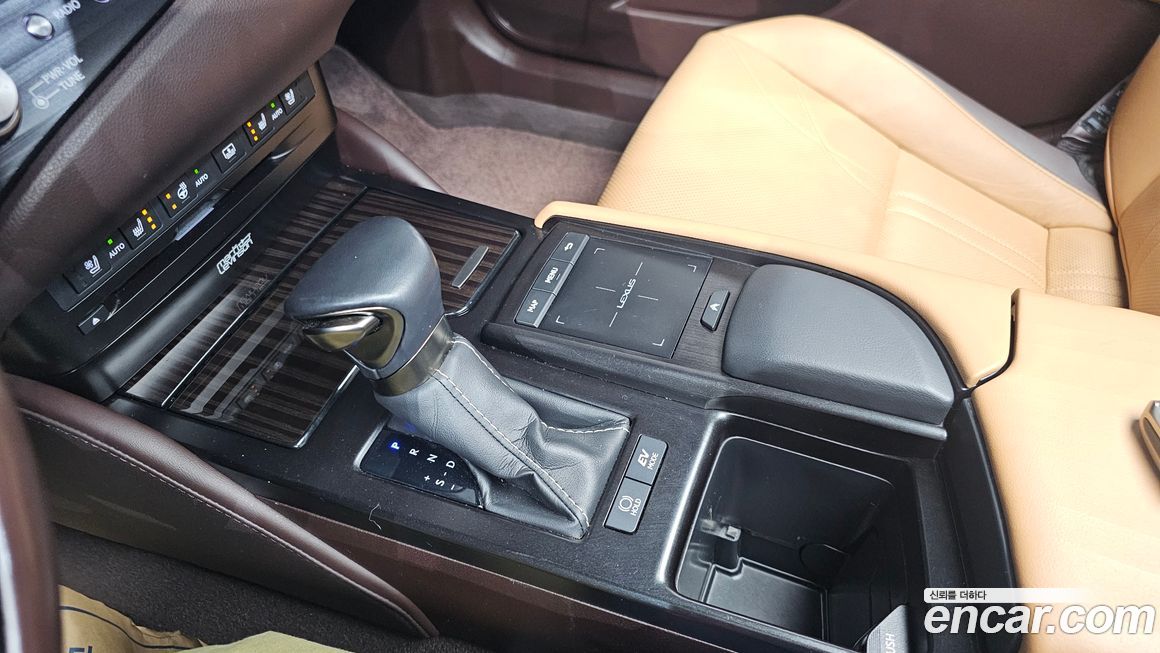Lexus ES 2021