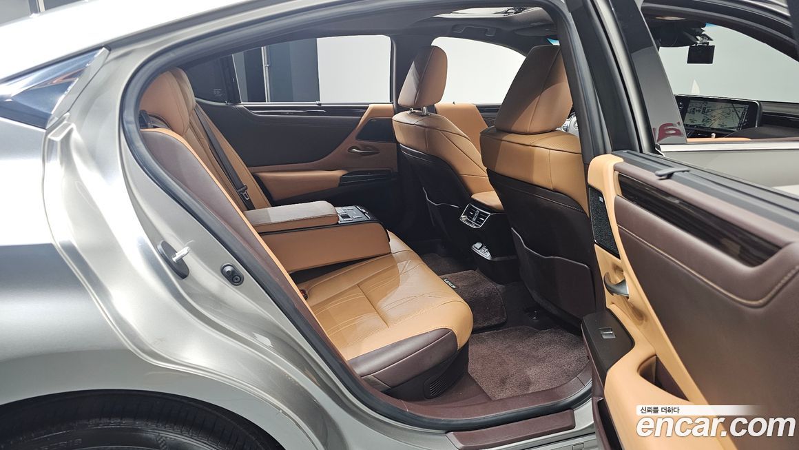 Lexus ES 2021