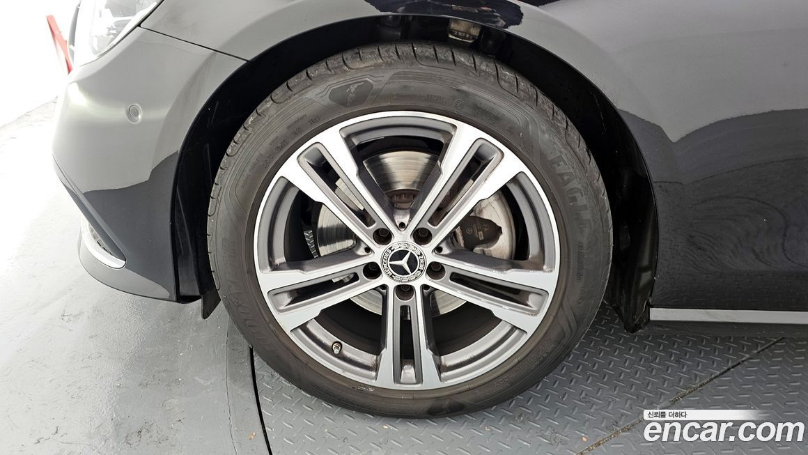 Mercedes-Benz E-Class 2023