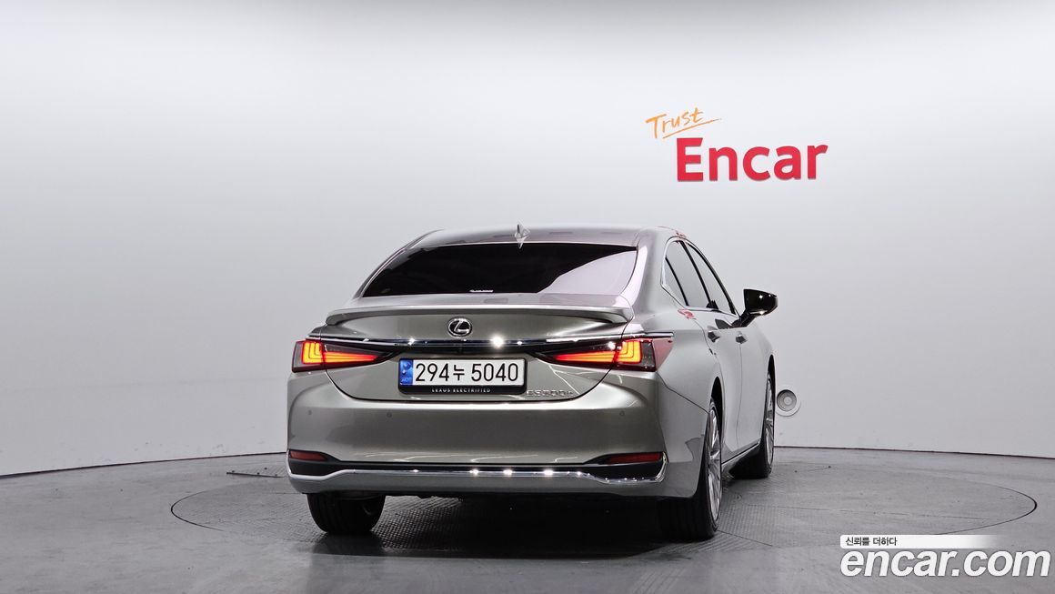 Lexus ES 2025