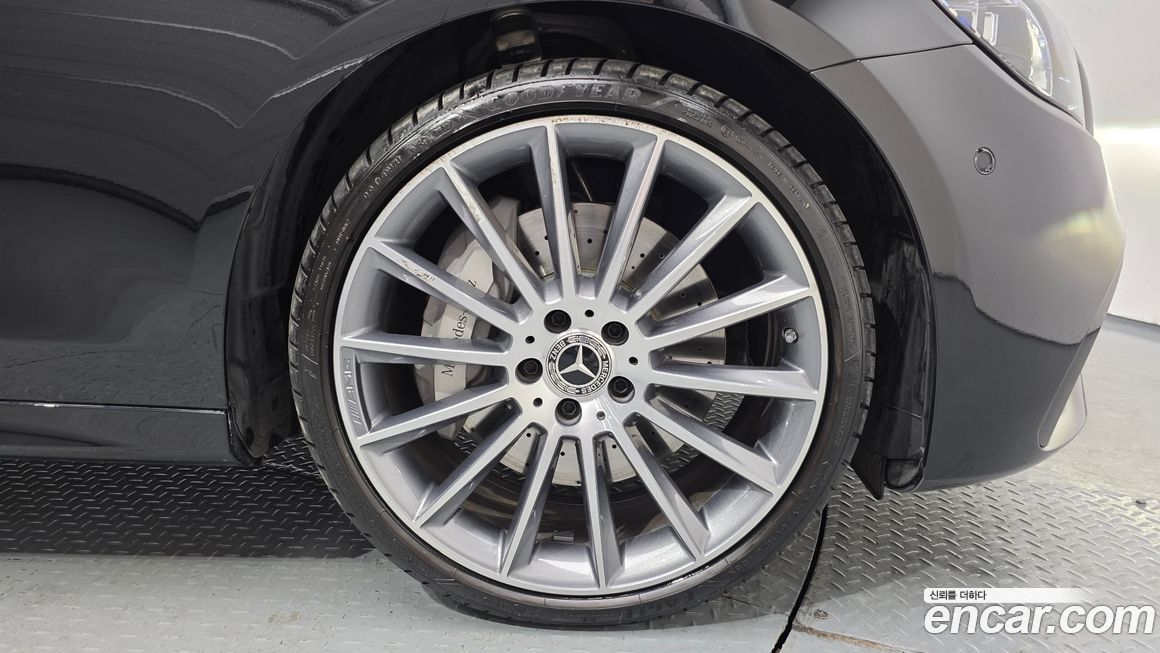 Mercedes-Benz E-Class 2022