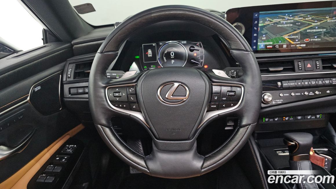 Lexus ES 2025