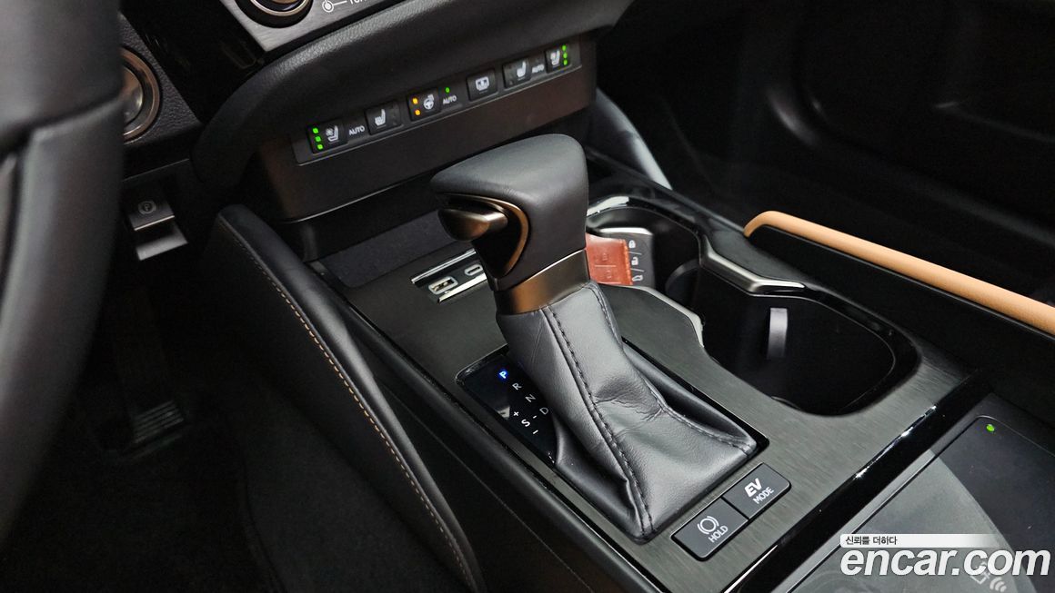 Lexus ES 2025