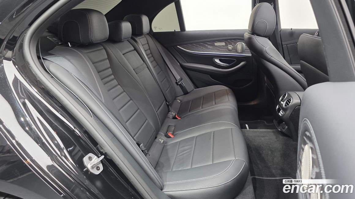 Mercedes-Benz E-Class 2022