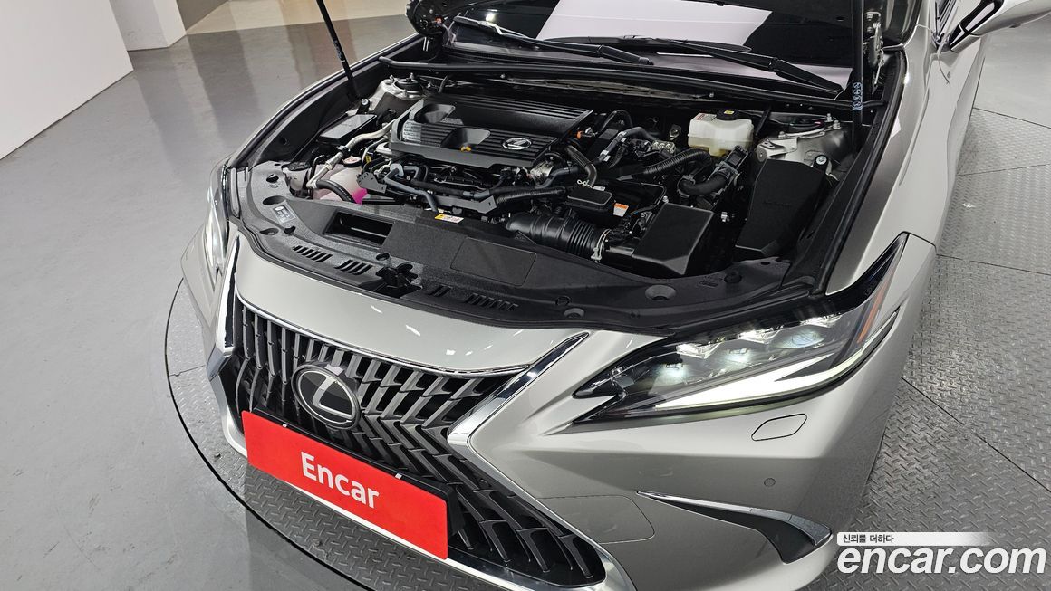 Lexus ES 2025