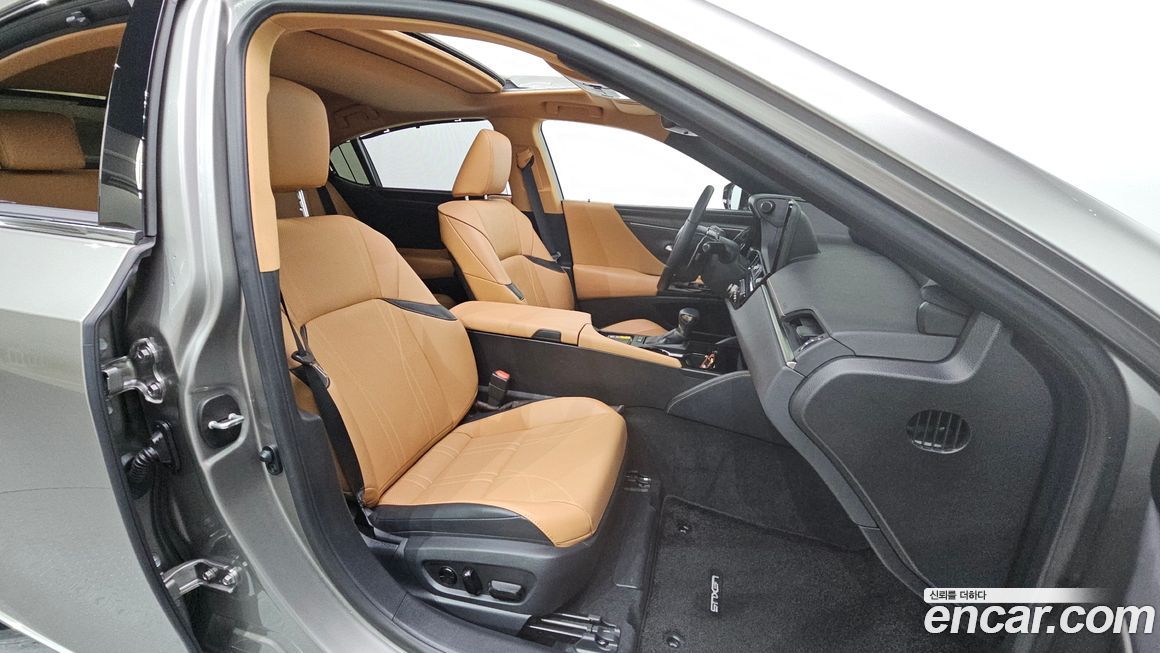 Lexus ES 2025