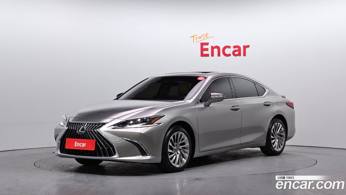 Lexus ES 2025