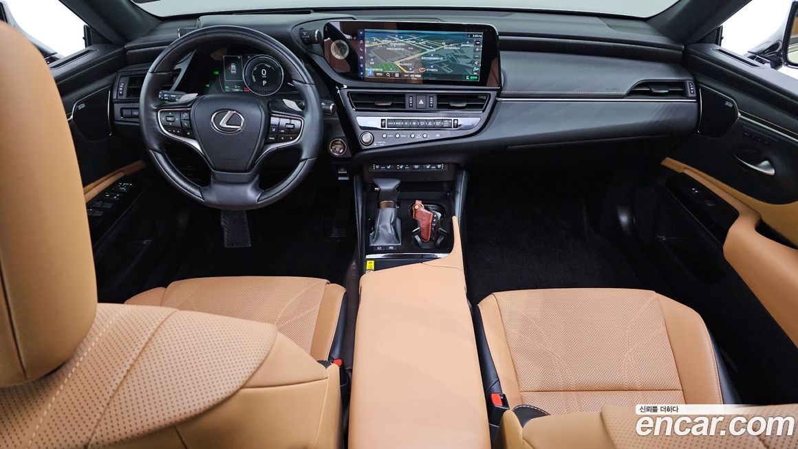 Lexus ES 2025