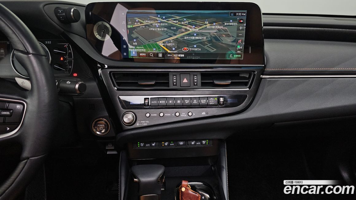 Lexus ES 2025