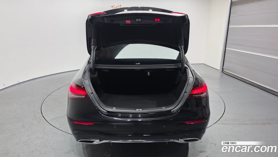 Mercedes-Benz E-Class 2022